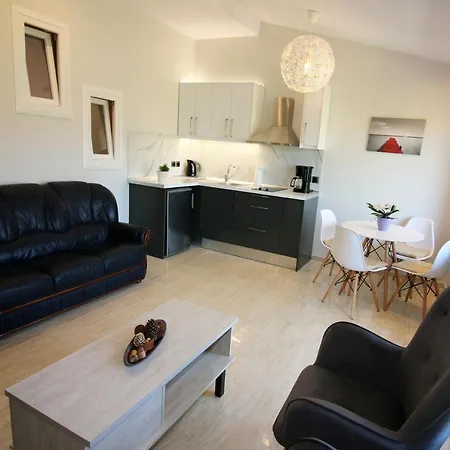 Santa Barbara Lakis Hotel apartamentowy